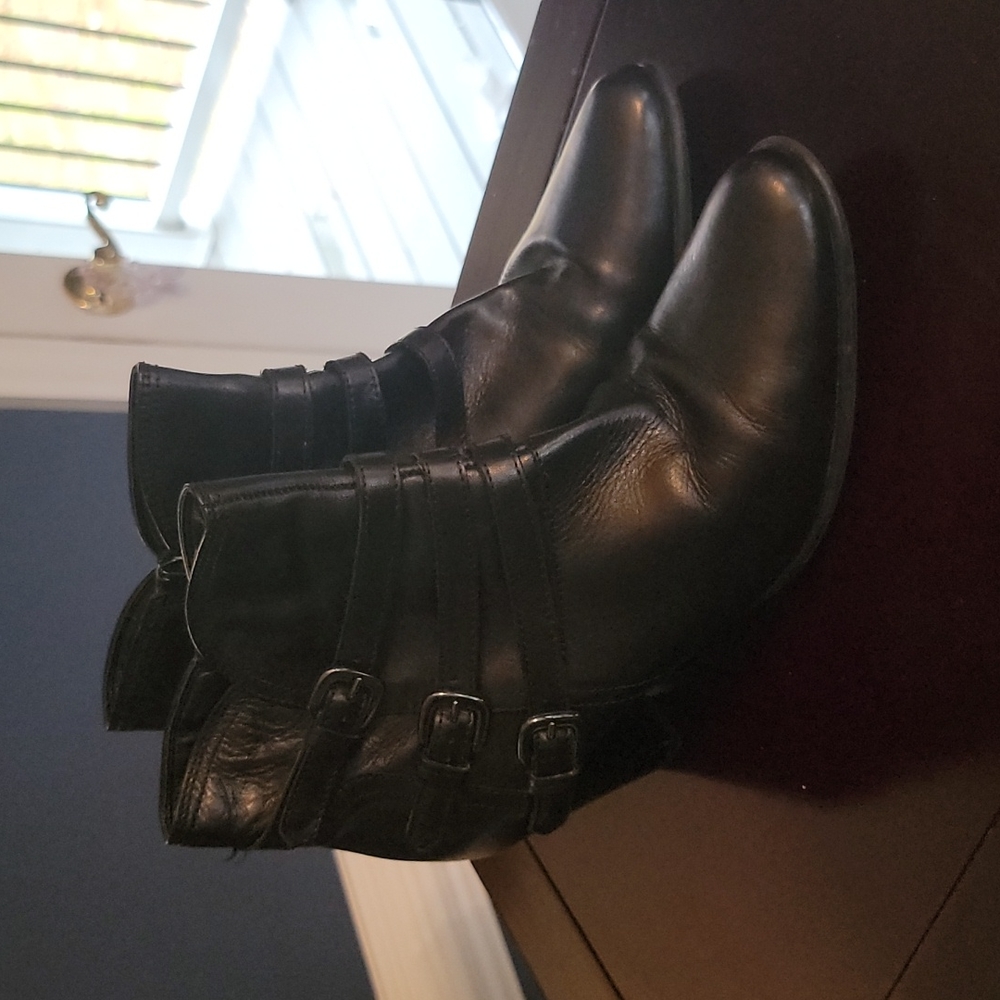 Clark's boots. Excellent condition.